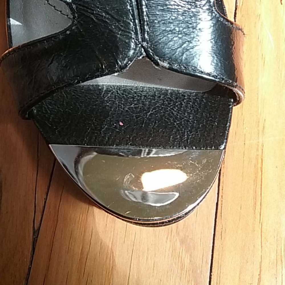 Black Leather Tahari 4" Heels, Size 6-1/2M - Picture 4 of 4